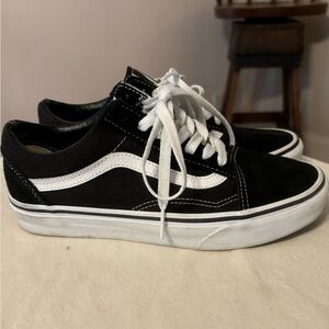 Vans Youth Old Skool Shoe.
